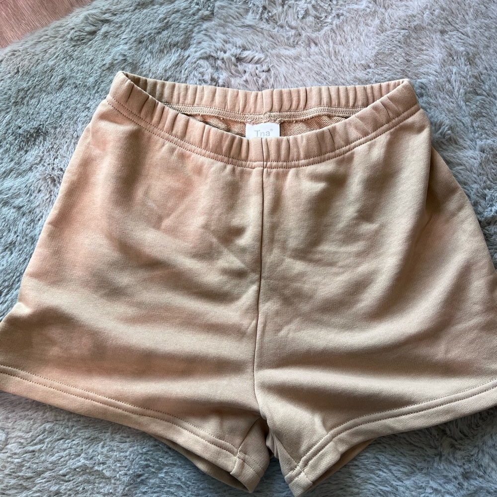 ARITZIA airy fleece perfect shorts